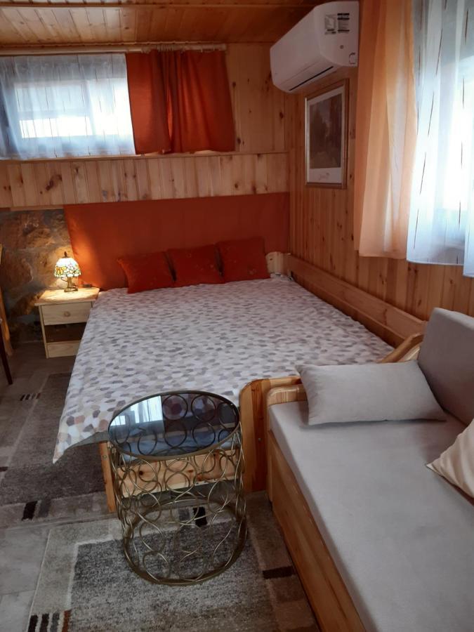 Matyas Apartman Tard Eksteriør billede